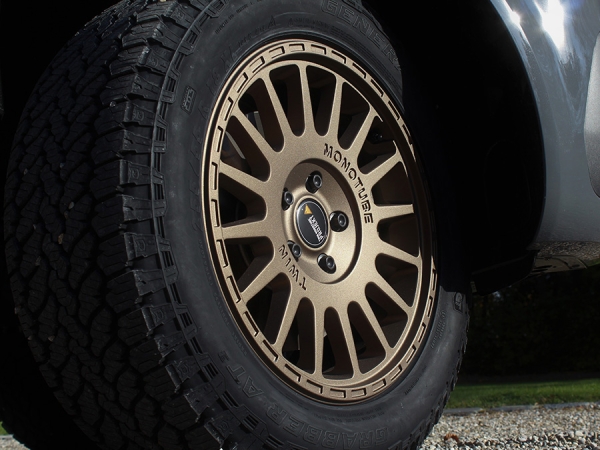 8x18 ET45 Twin-Monotube-Projekt-AT2 Alufelge sand für VW T5
